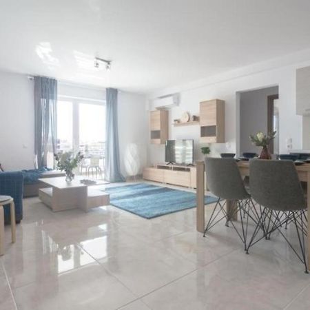 New Spacious Apartment Located In Pireu Exterior foto