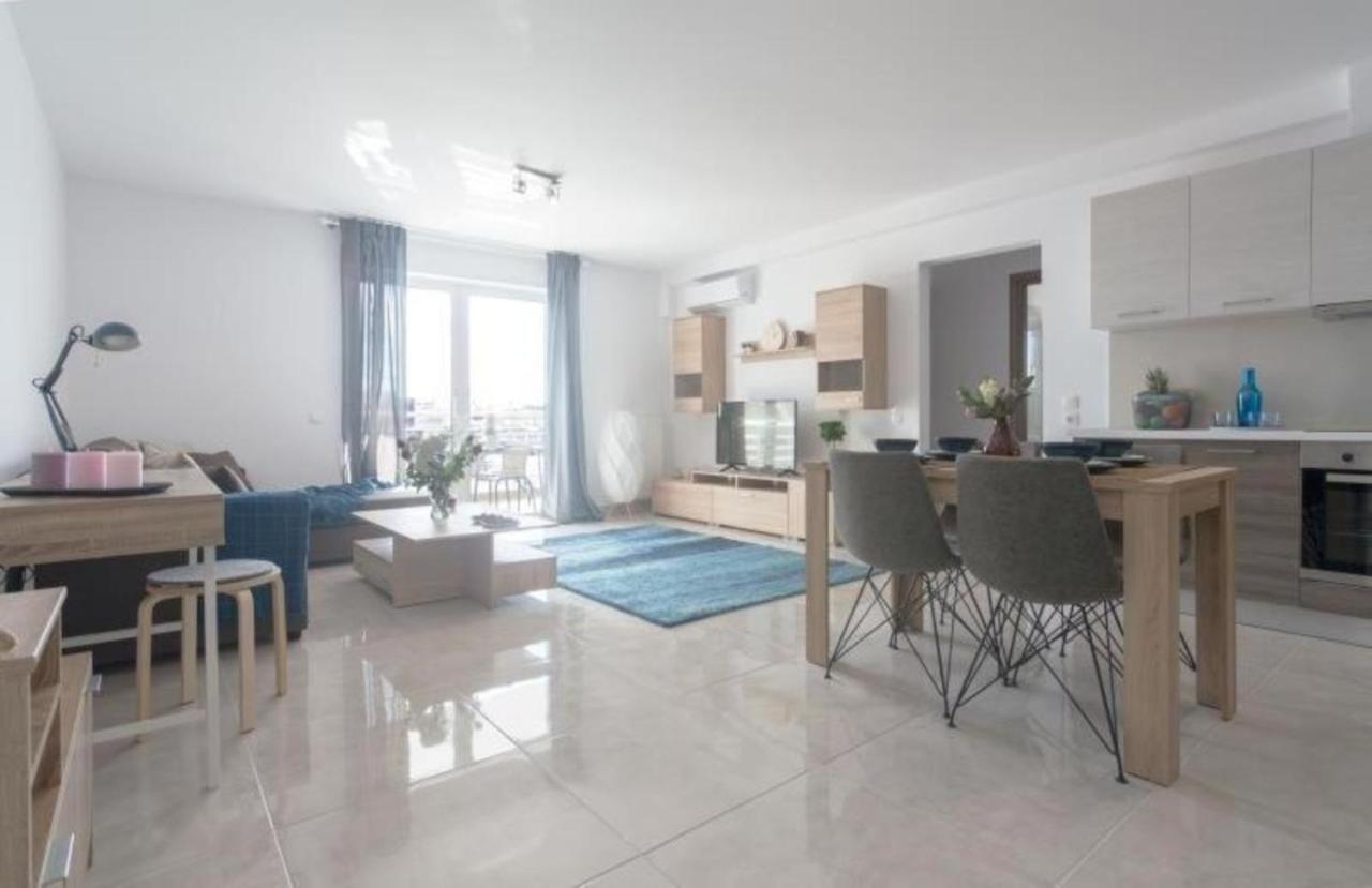 New Spacious Apartment Located In Pireu Exterior foto
